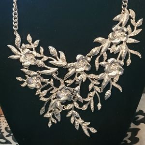 Gorgeous silver floral necklace
